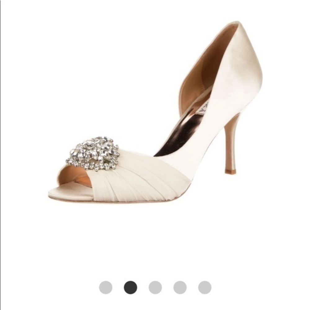 Badgley Mischka Pettal ivory rhinestone pumps 8.5